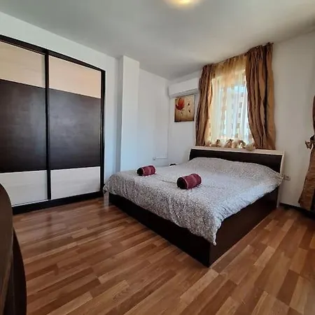 Winter Tale In The Forest דירה